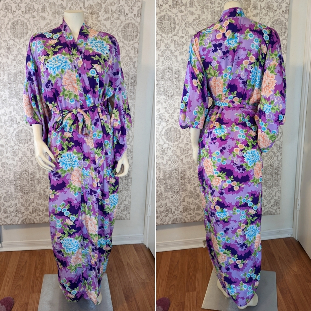 Mitsukiku Japanese Shop Purple Floral Cotton Vintage 1970s Kimono Robe